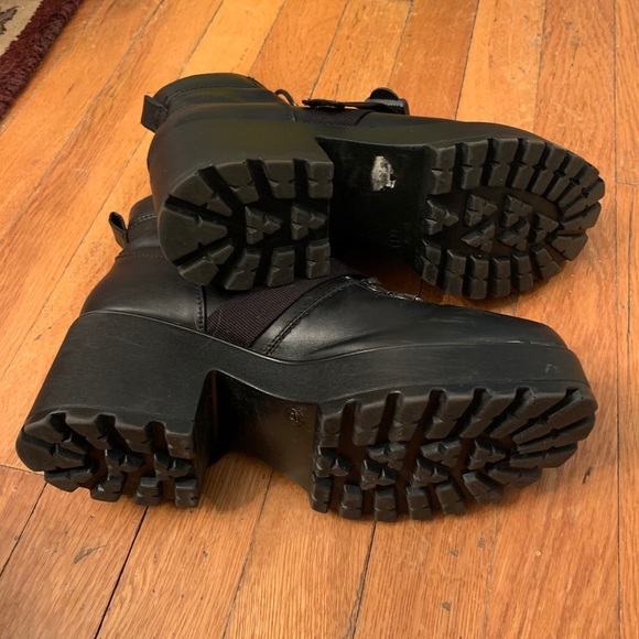 Boots - Picture 4 of 4